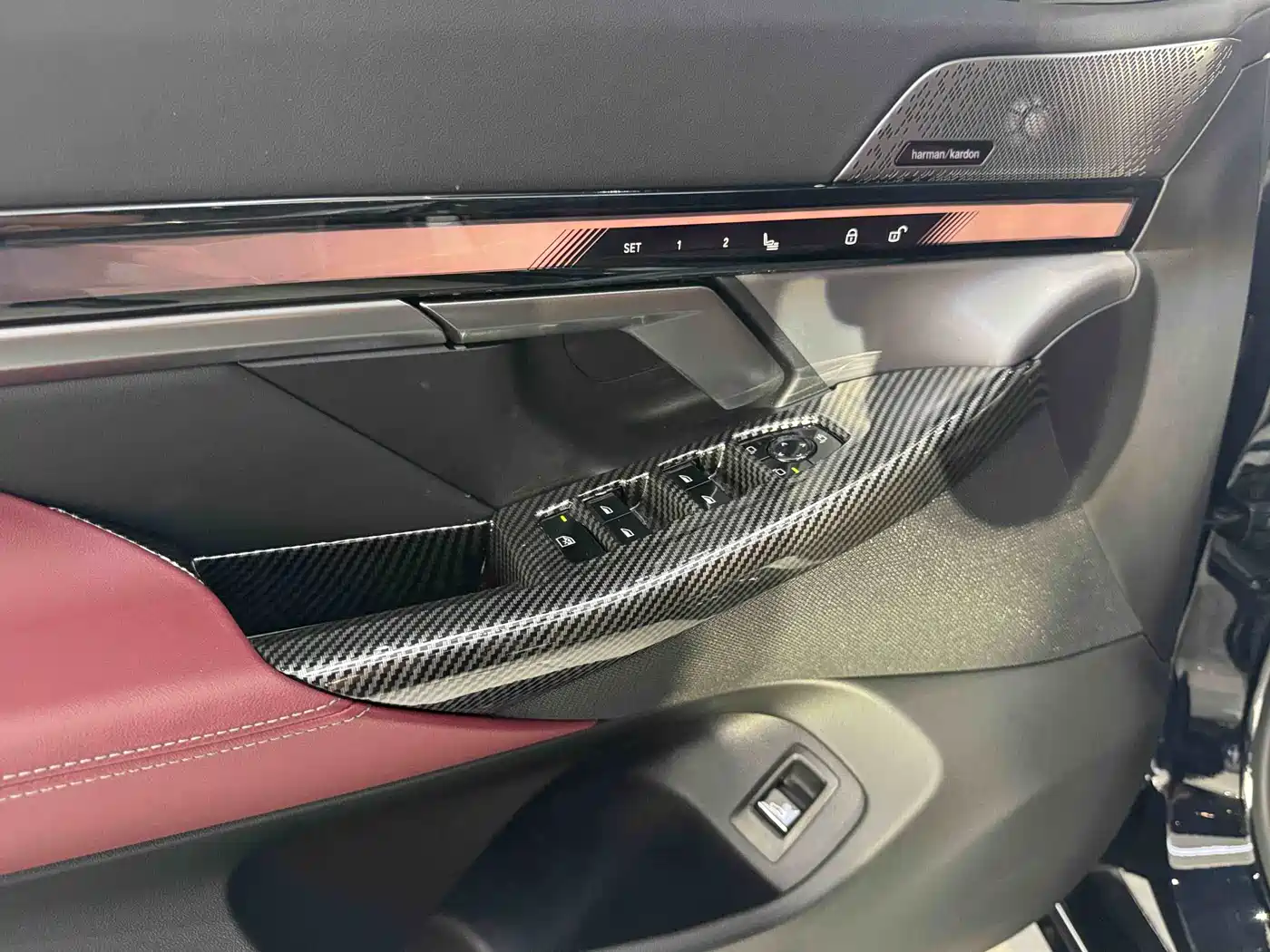 BMW 5 Series 2025 530Li Leading M Sport Package фото 15