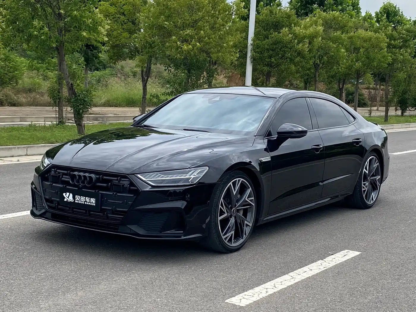 Фото 1 - Audi A7L