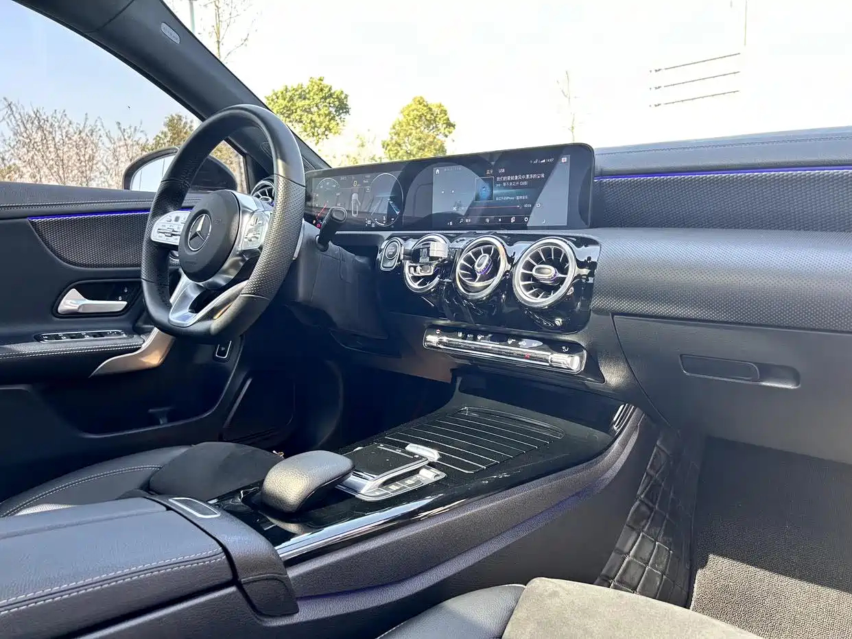 Mercedes-Benz A-Class 2021 A 200 L Sport Sedan Dynamic Type фото 10