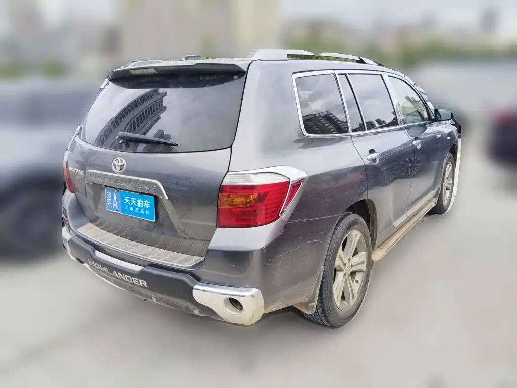 Photo 2 - Toyota Highlander