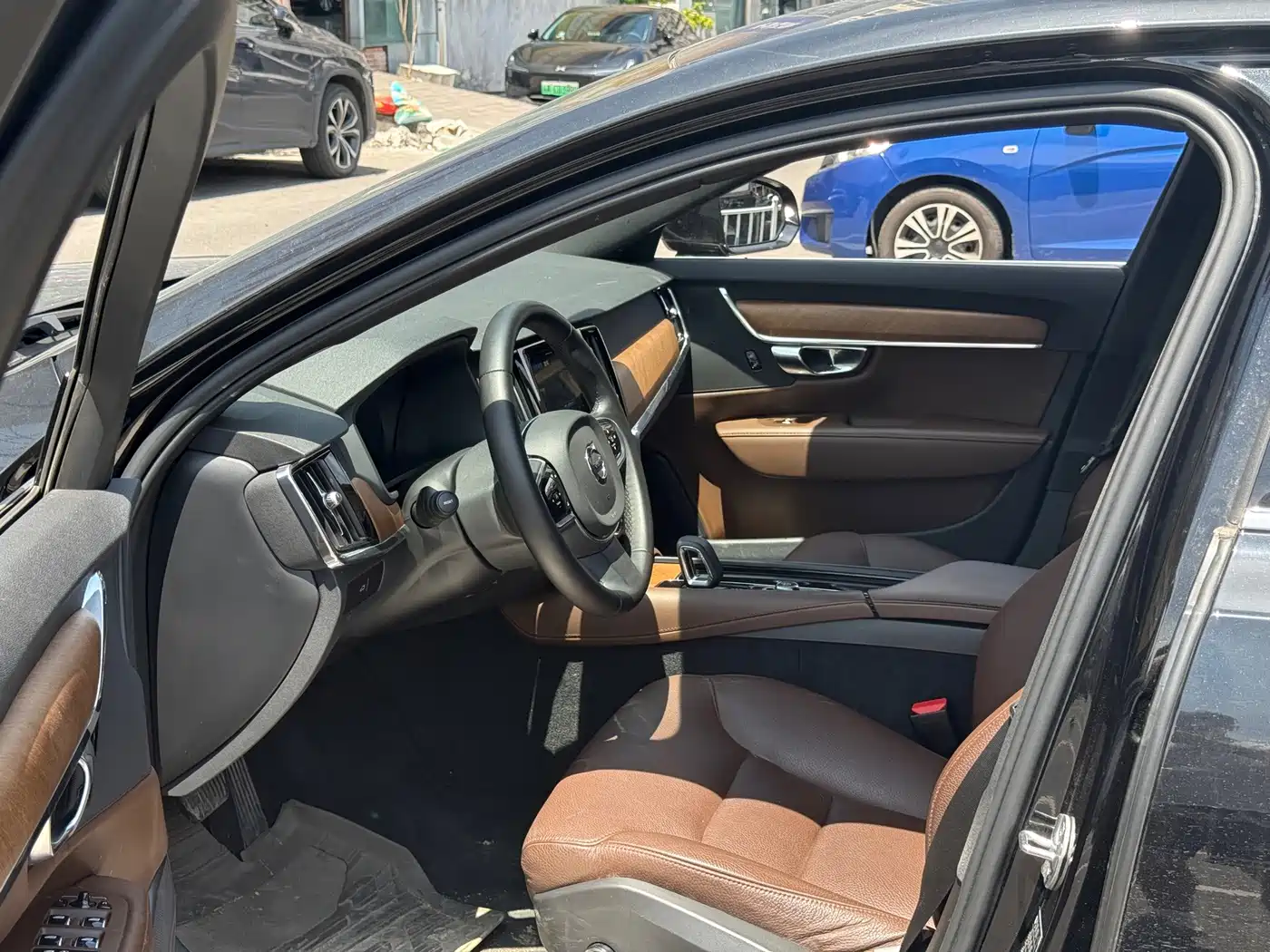 Volvo S90 2024 2024 B5 Momentum Luxury Edition