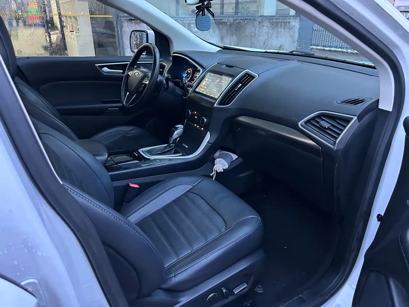 Фото 16 - Ford Edge