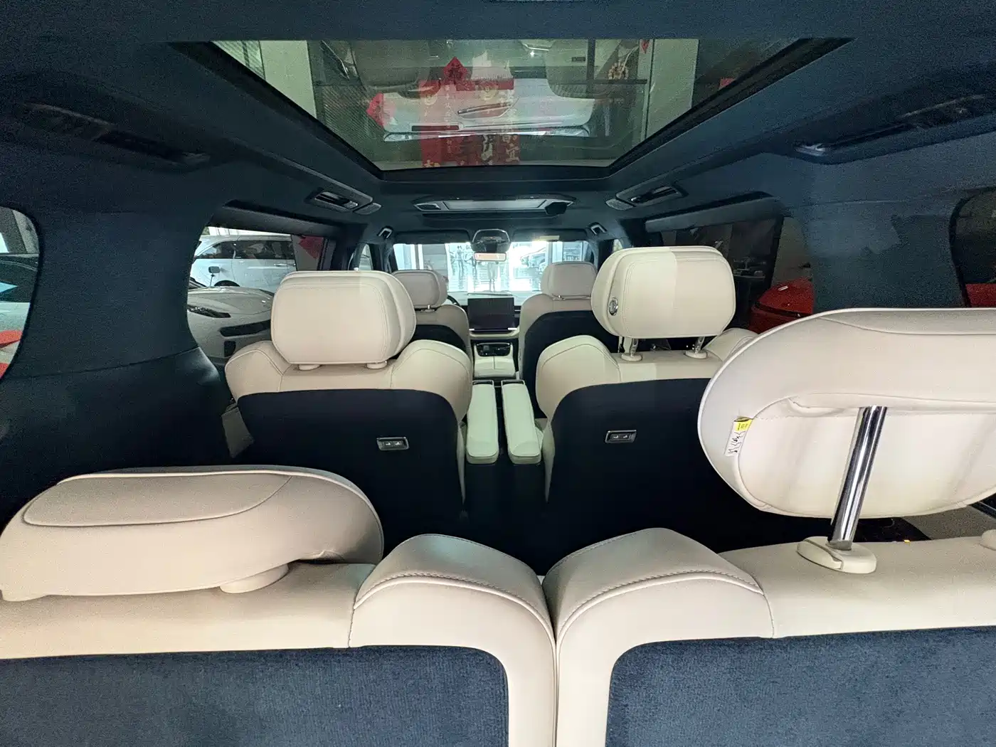 ZEEKR 009 2025 2024 6-seat Executive AWD 108kWh