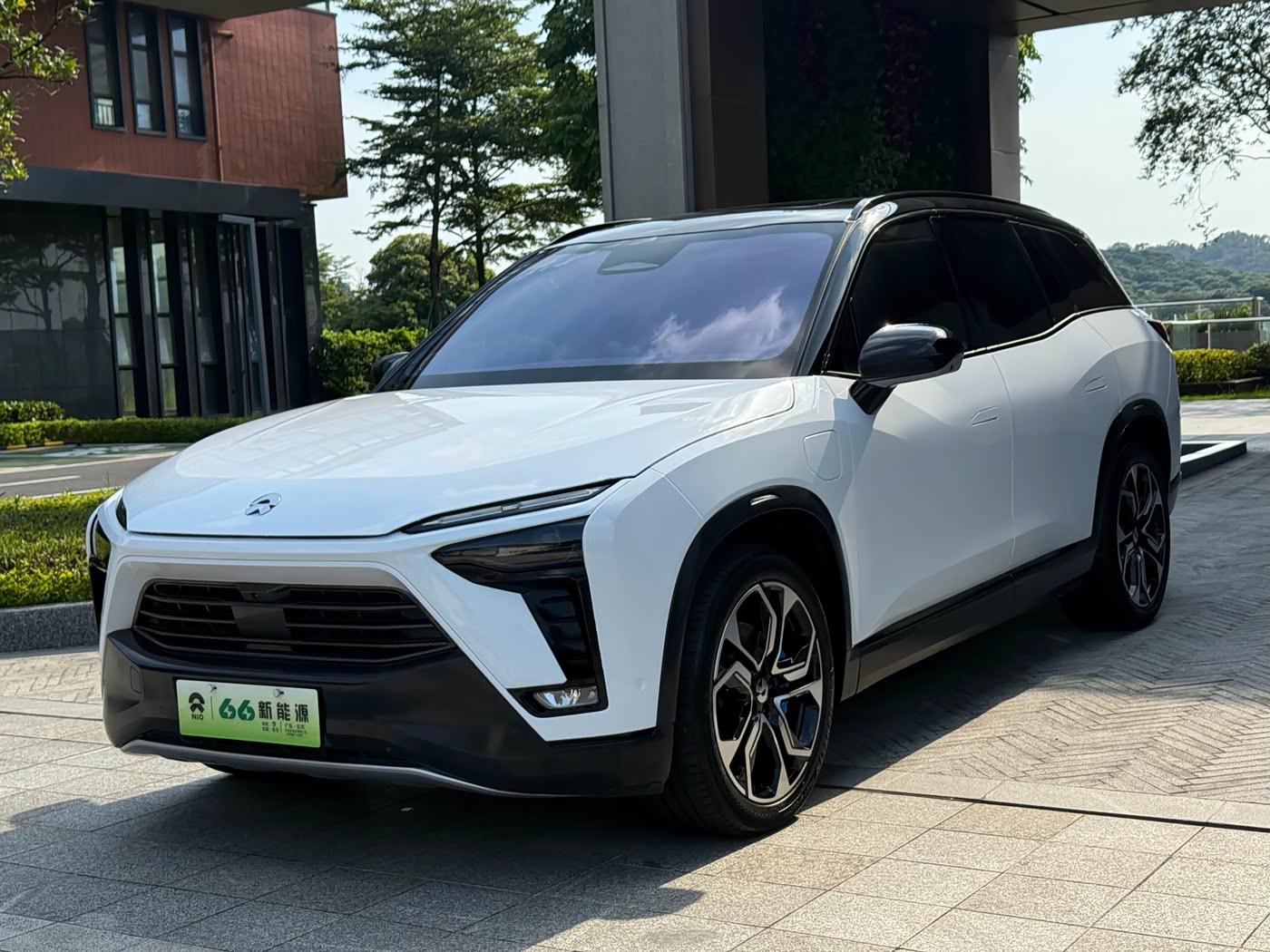 NIO ES8