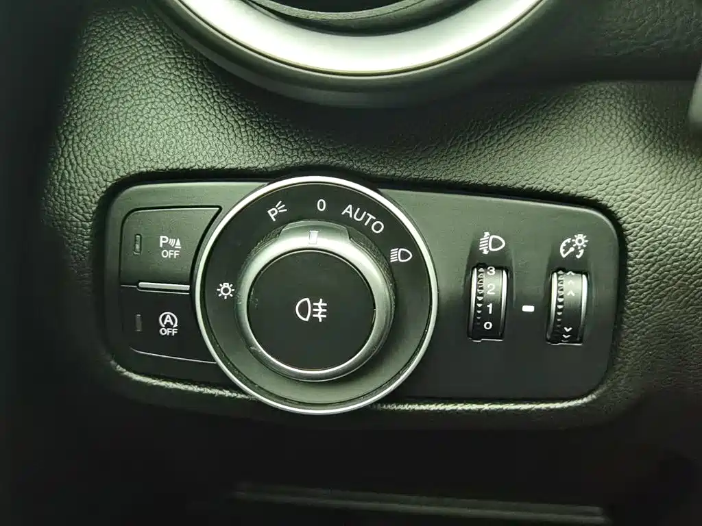 Photo 21 - Alfa Romeo Giulia