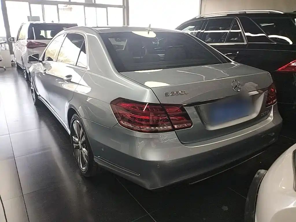 Фото 5 - Mercedes-Benz E-Class
