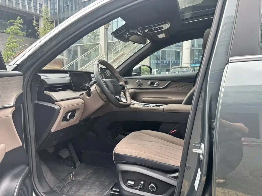 Chery Tiggo 8 PLUS 2024 2025 290TGDI DCT Premium 5-seater