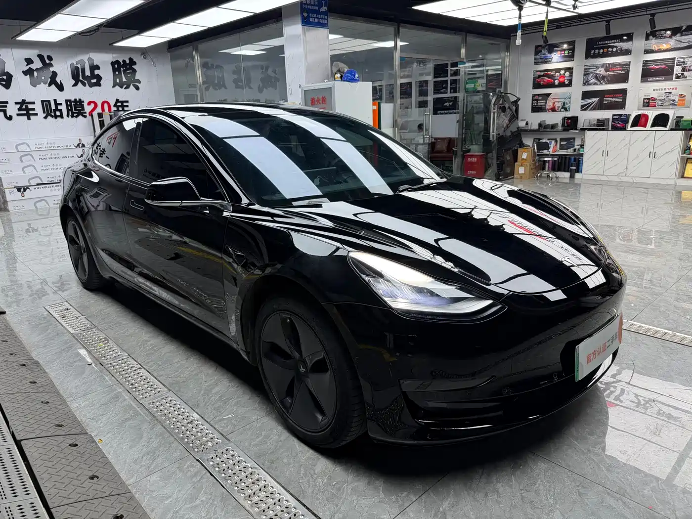 TESLA MODEL 3