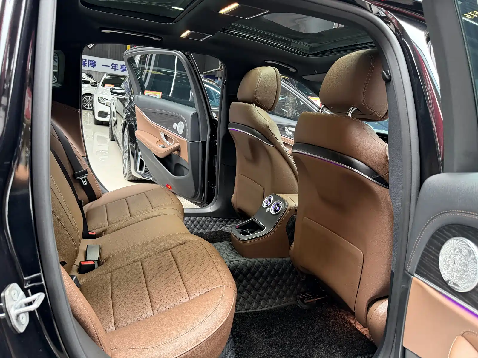 Photo 18 - Mercedes-Benz E-Class