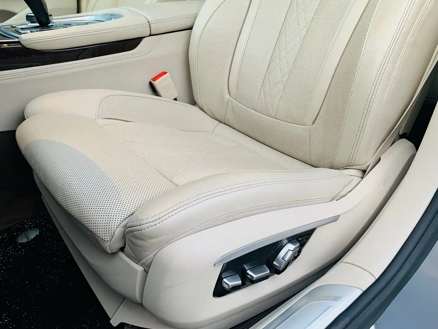 BMW 7 Series 2016 750Li xDrive 4-Seater фото 20