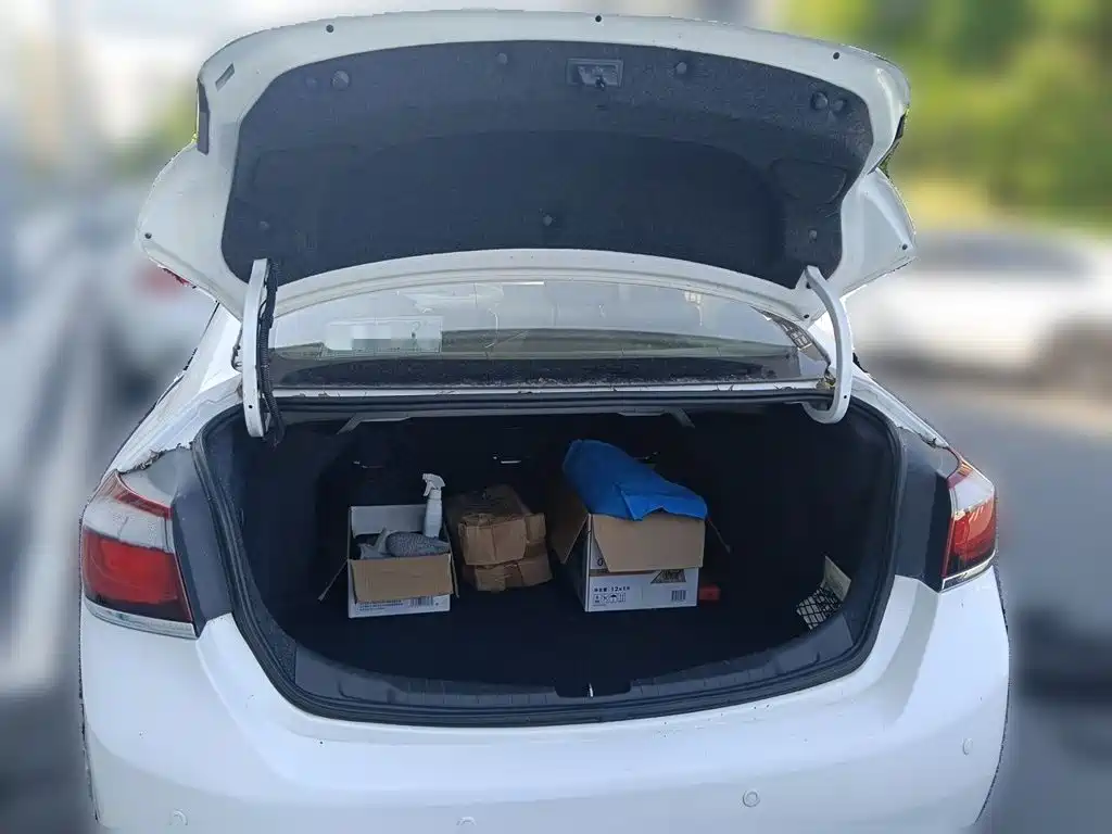 Photo 20 - Chevrolet Cruze
