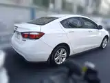 Photo 6 - Chevrolet Cruze