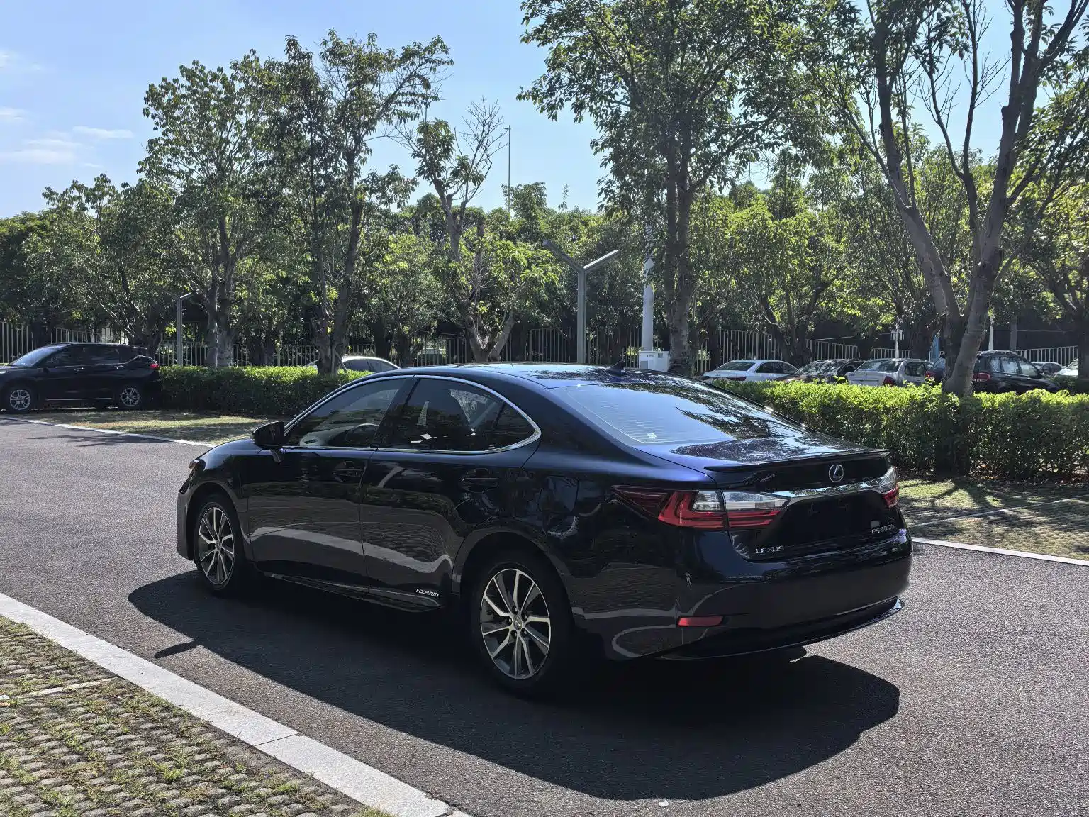 Photo 6 - Lexus ES