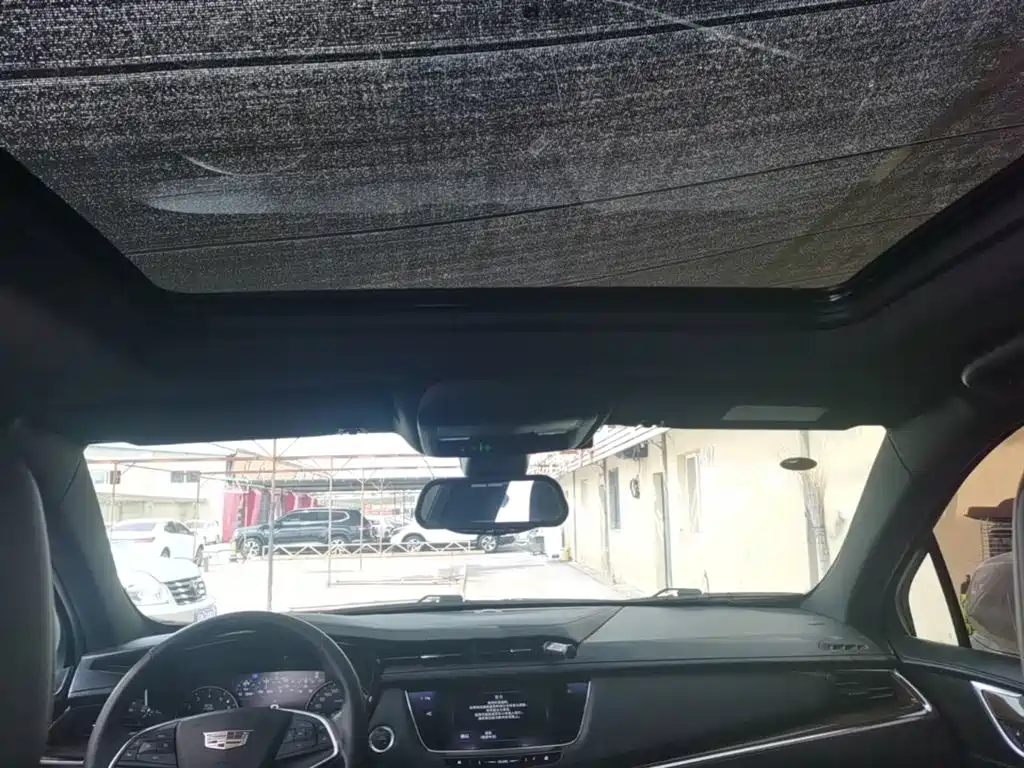 Photo 18 - Cadillac XT5