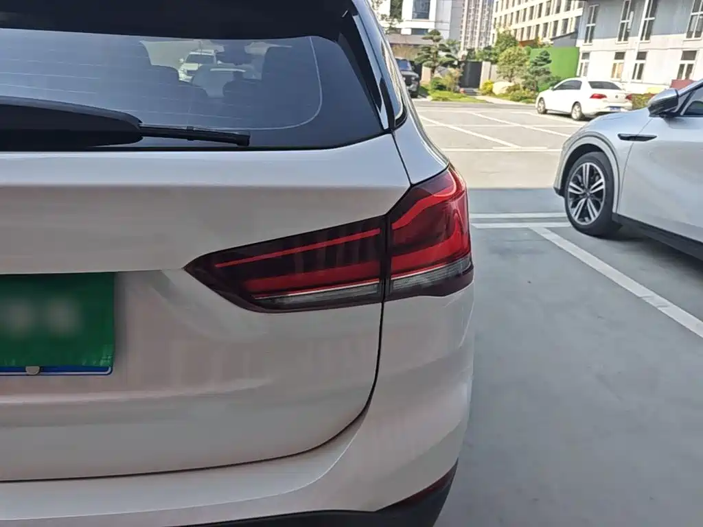 Фото 8 - BMW X1