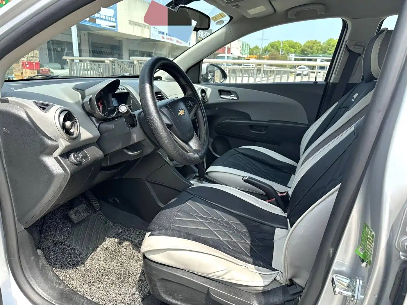 Chevrolet Aveo 2011 Sedan 1.4L AT SE фото 9