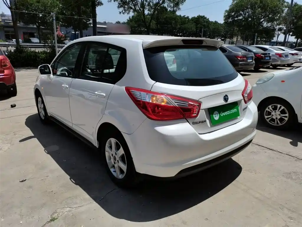 Venucia R50 2016 2015 1.6L Manual Fashion