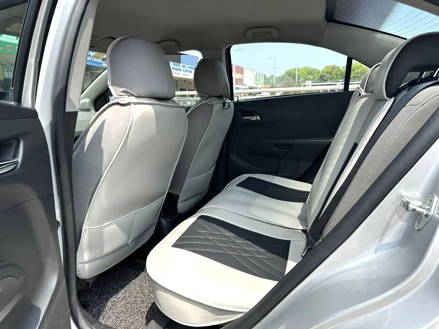 Chevrolet Aveo 2011 Sedan 1.4L AT SE фото 10