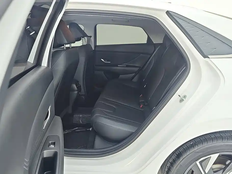 صورة 11 - Hyundai Elantra
