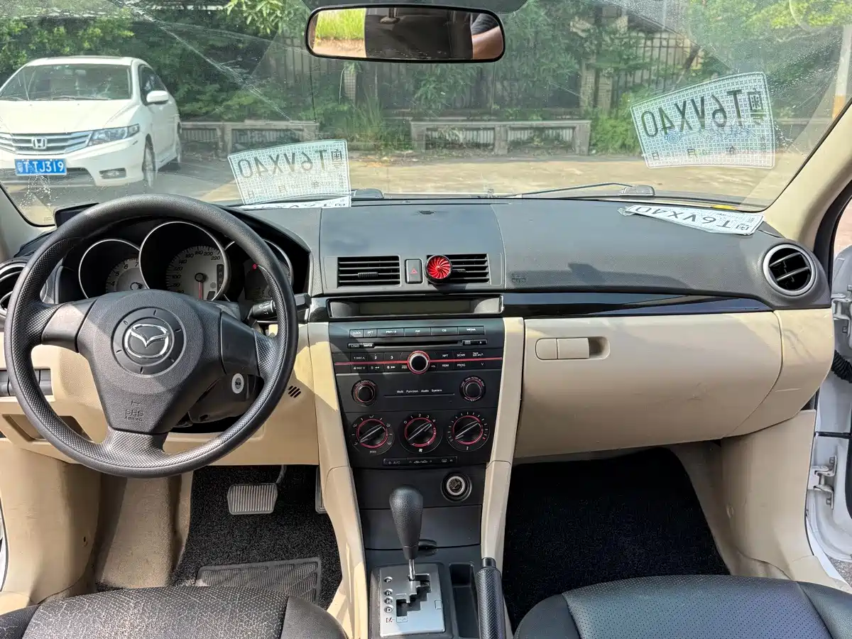 Фото 8 - Mazda 3