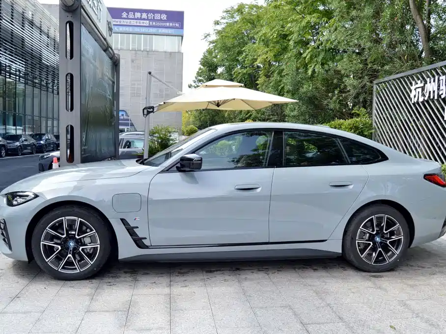 BMW i4 2026 2025 eDrive40
