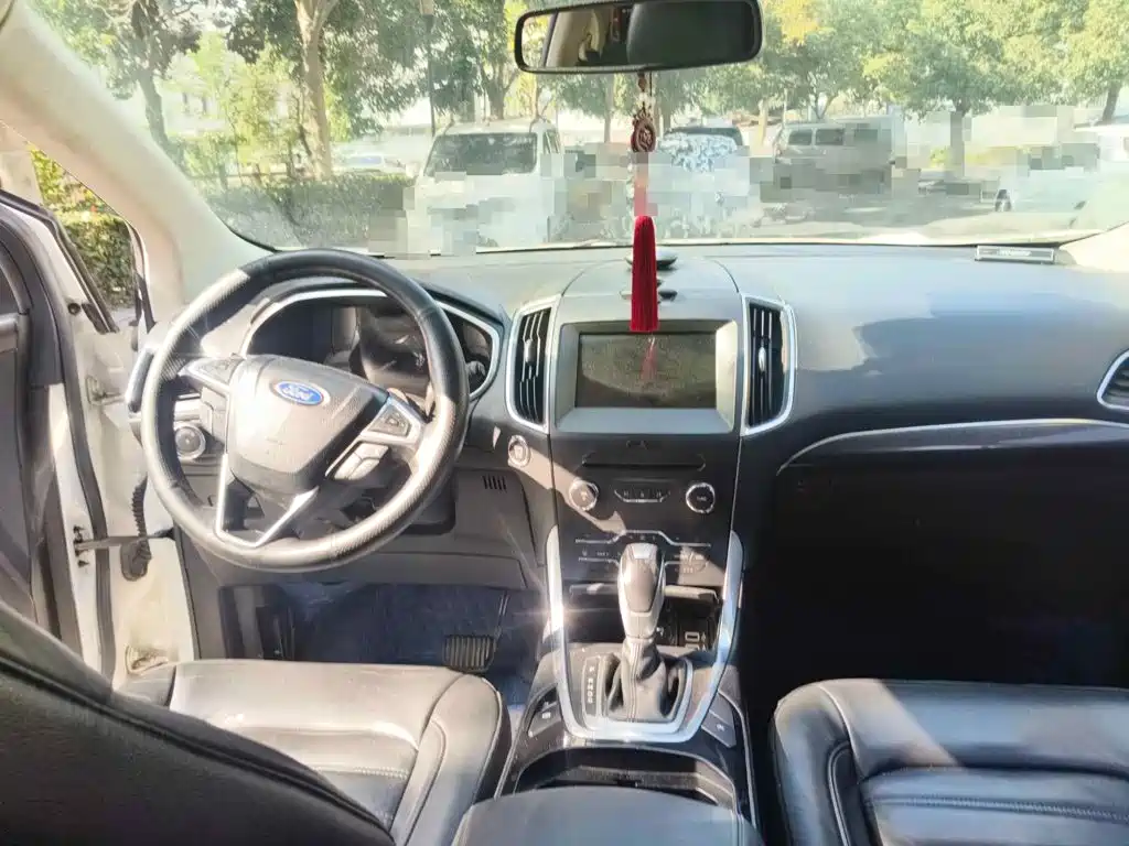 Фото 12 - Ford Edge