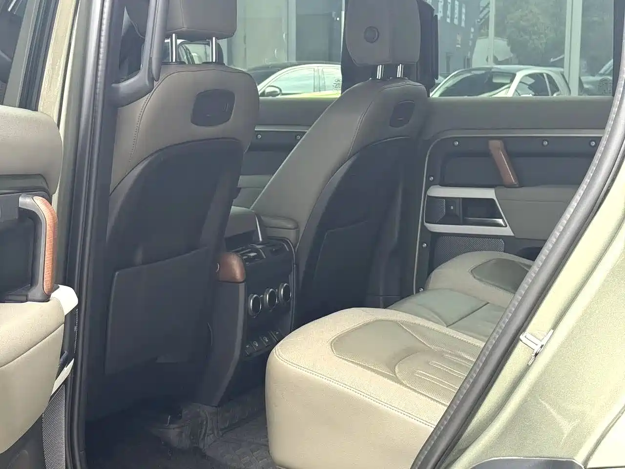 Land Rover Defender 2021 110 P400 SE фото 20