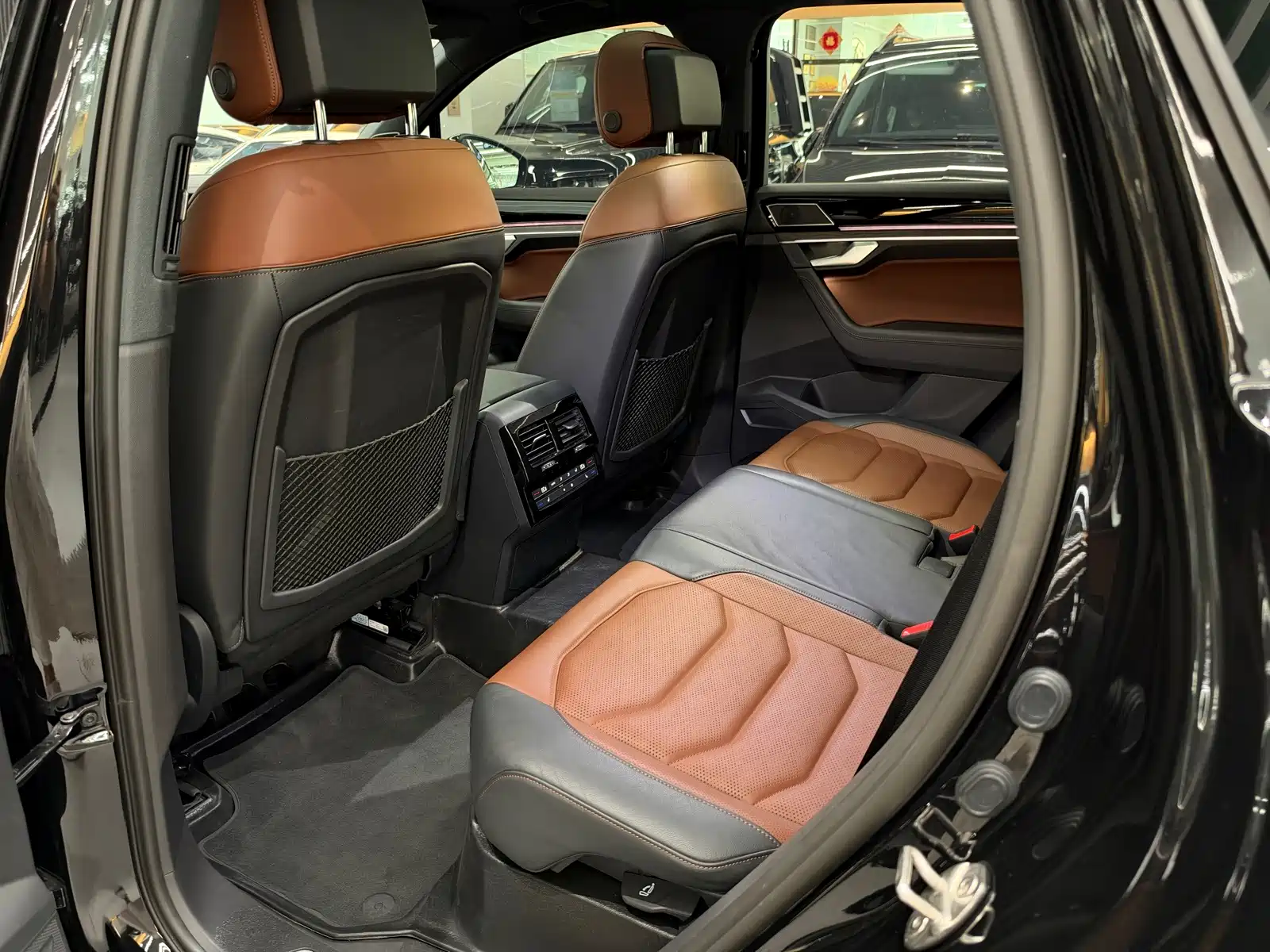 Фото 6 - Volkswagen Touareg