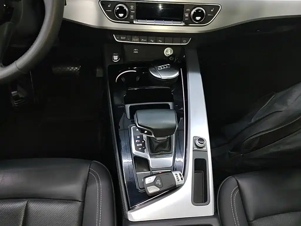 Audi A4L 2020 40 TFSI Luxury Elegance фото 13