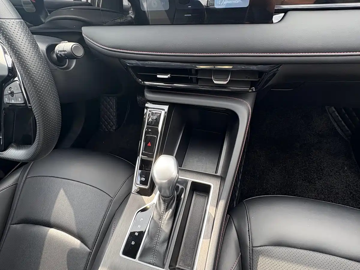 Фото 7 - Roewe i5