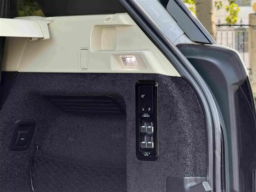 Land Rover Range Rover 2023 2023 3.0 L6 400PS Golden Age 7-Seater Long Wheelbase