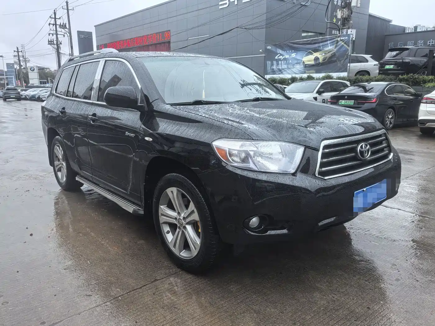 Toyota Highlander 2011 2.7L 2WD 7-seat Luxury фото 3