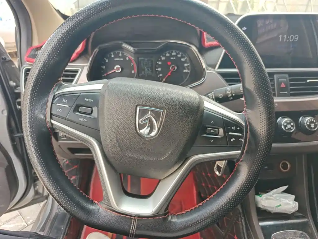Baojun 310W 2018 2017 1.5L Manual Fashion Edition (China V)