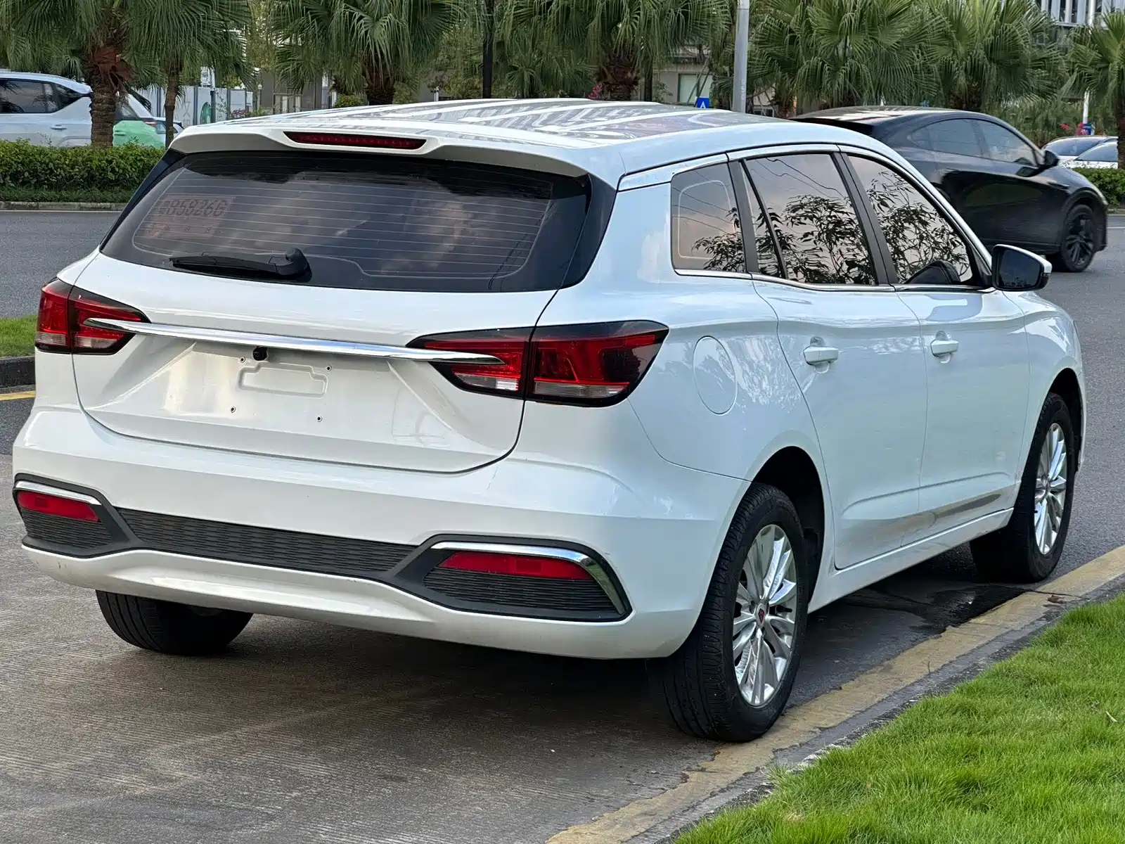 Фото 7 - Roewe Ei5