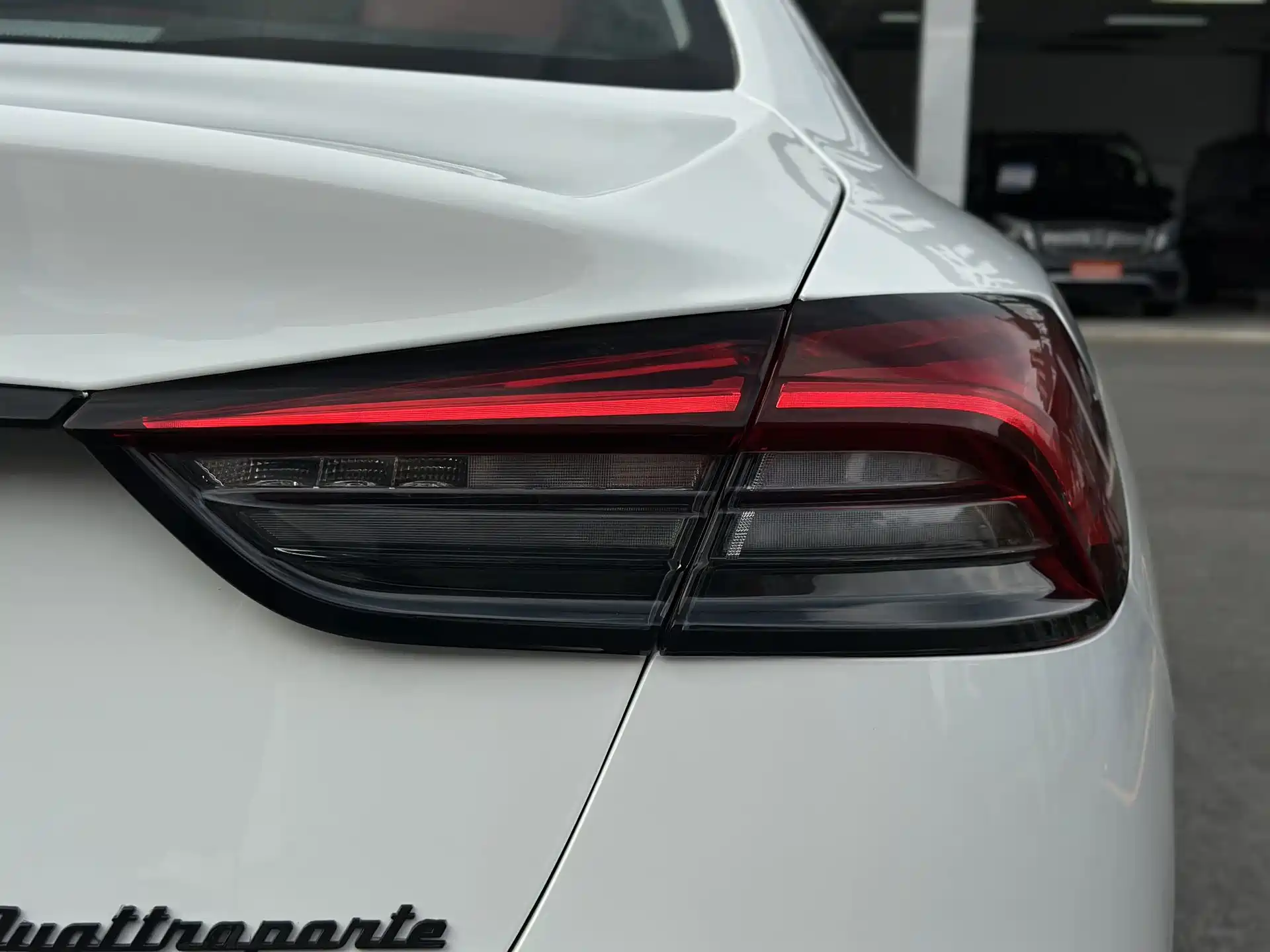 Photo 5 - Maserati Quattroporte