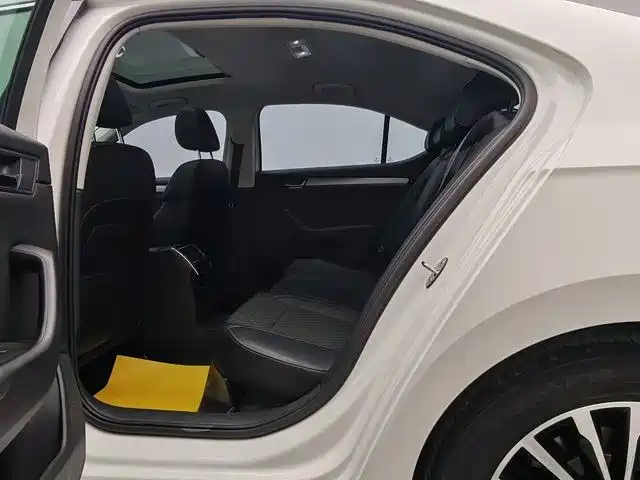 Škoda Superb 2018 TSI330 DSG Comfort Edition China V фото 8