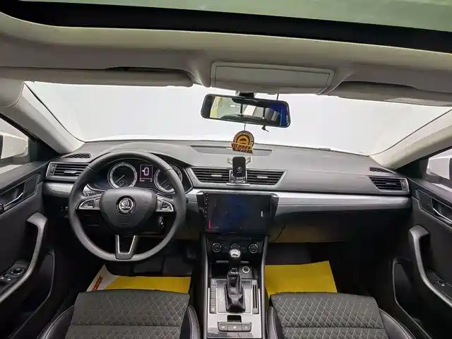 Škoda Superb 2018 TSI330 DSG Comfort Edition China V фото 9