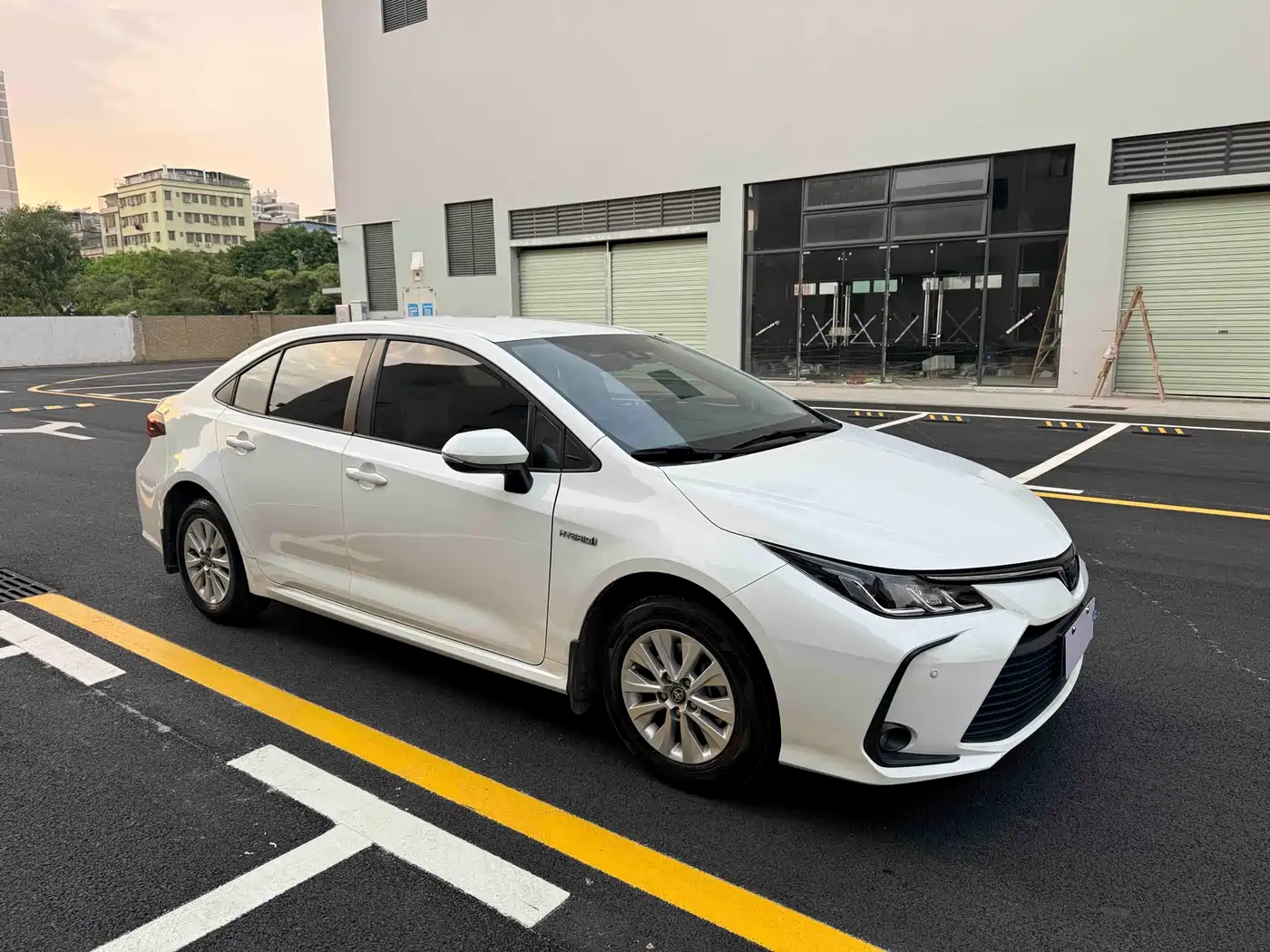 Toyota Corolla 2022 Hybrid 1.8L E-CVT Pioneer Edition фото 3