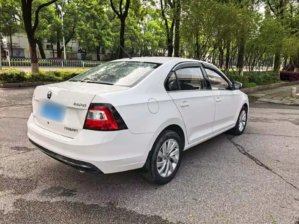 Škoda Rapid 2018 1.6L Manual Comfort Edition фото 7