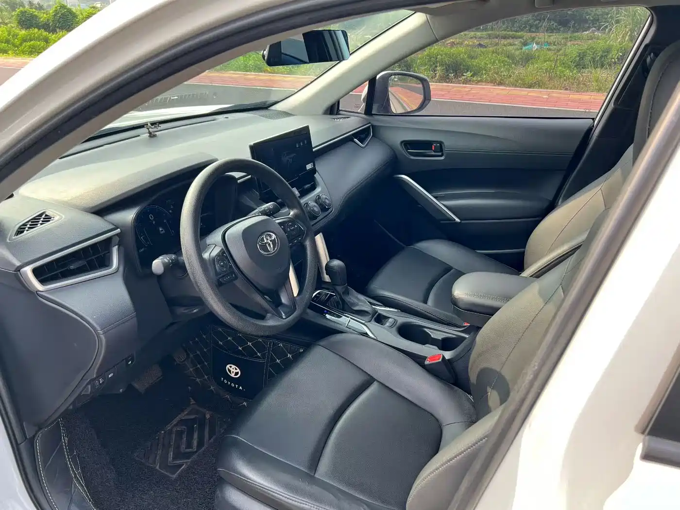 Photo 6 - Toyota Corolla Cross