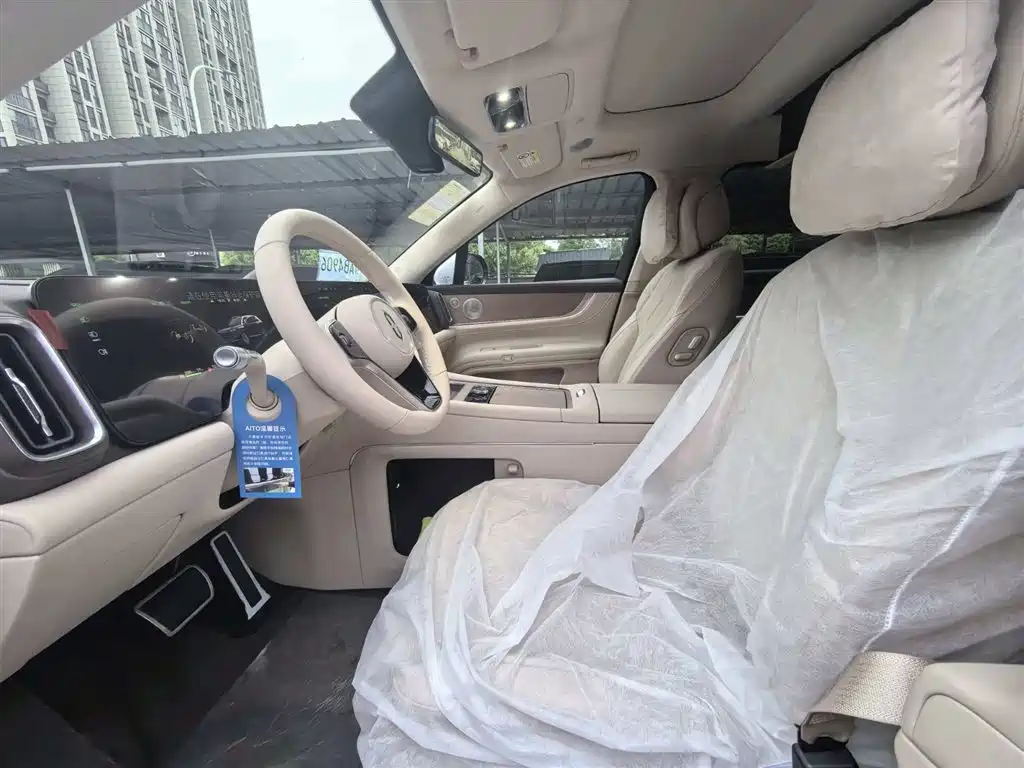 AITO Wenjie AITO M9 2025 Extended Range Ultra 52kWh 6-Seater фото 4