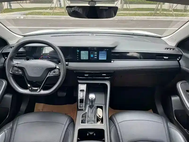 Фото 7 - Roewe i5
