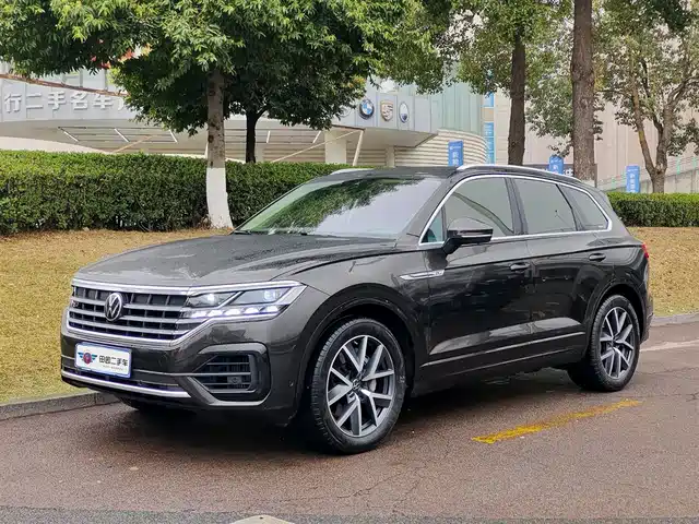 VOLKSWAGEN TOUAREG