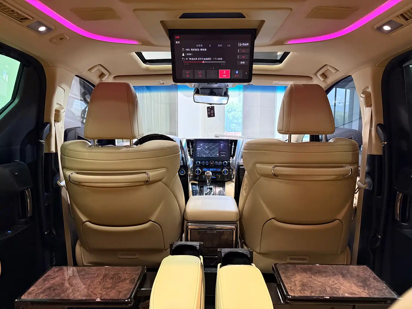 Toyota Vellfire 2020 Twin Engine 2.5L HV Premium Edition фото 15