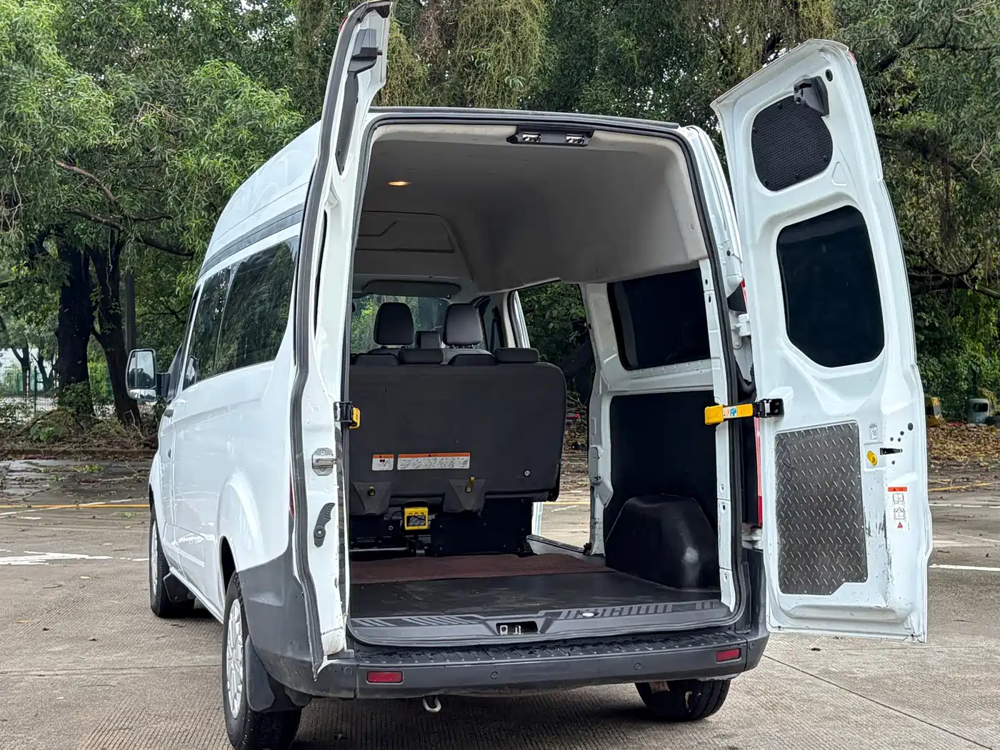Ford Transit 2020 2019 2.0T Diesel Multi-Purpose Commercial Vehicle Medium Wheelbase Medium Roof 6-Seater China VI