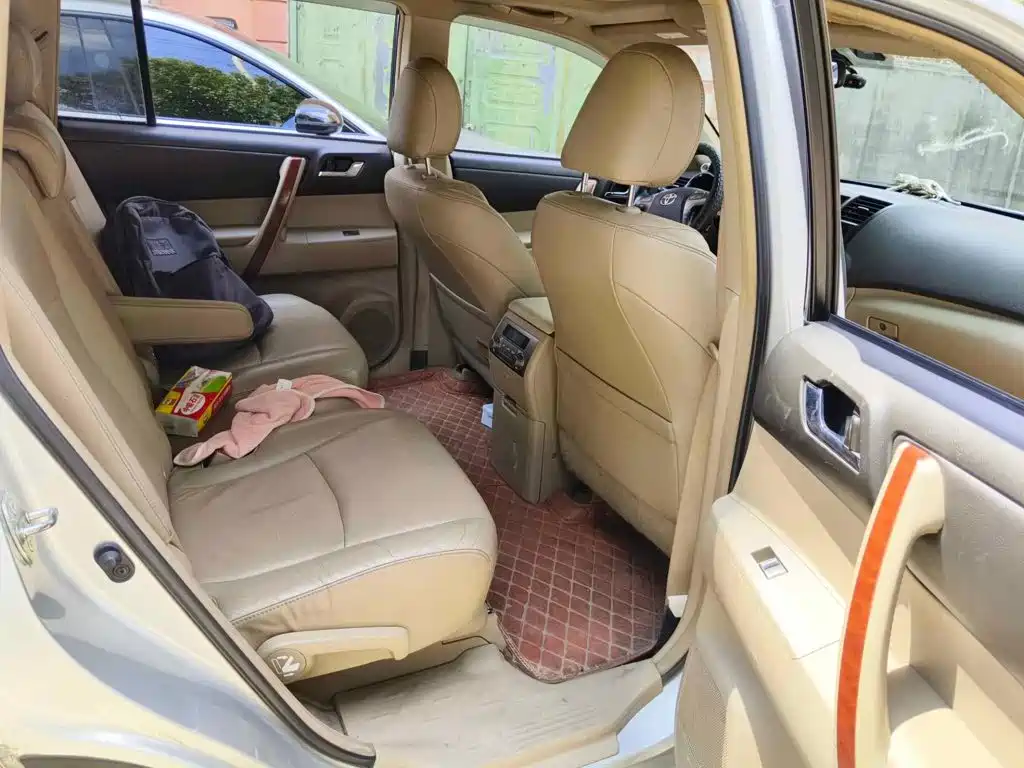 Photo 11 - Toyota Highlander