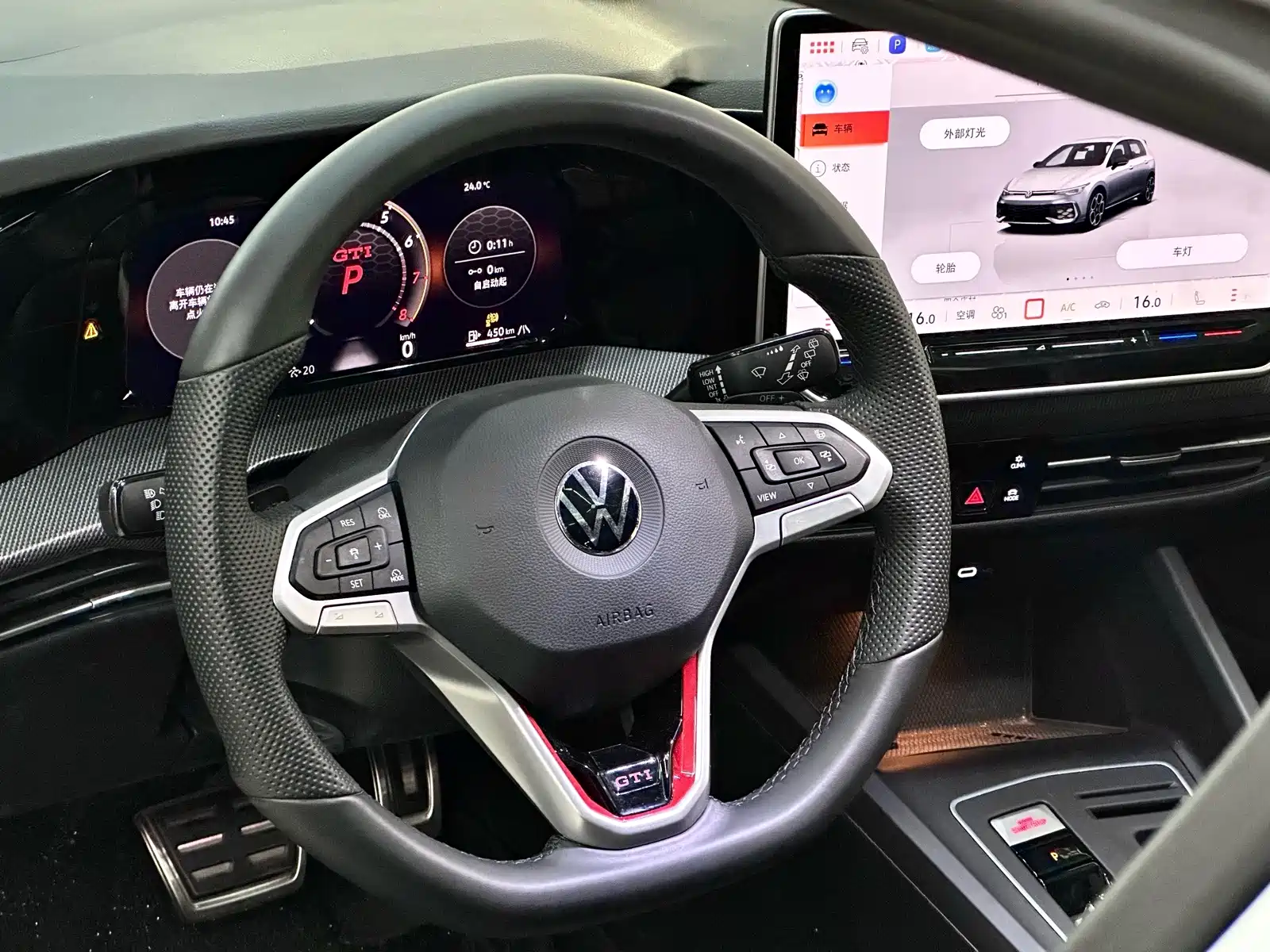 Фото 7 - Volkswagen Golf GTI