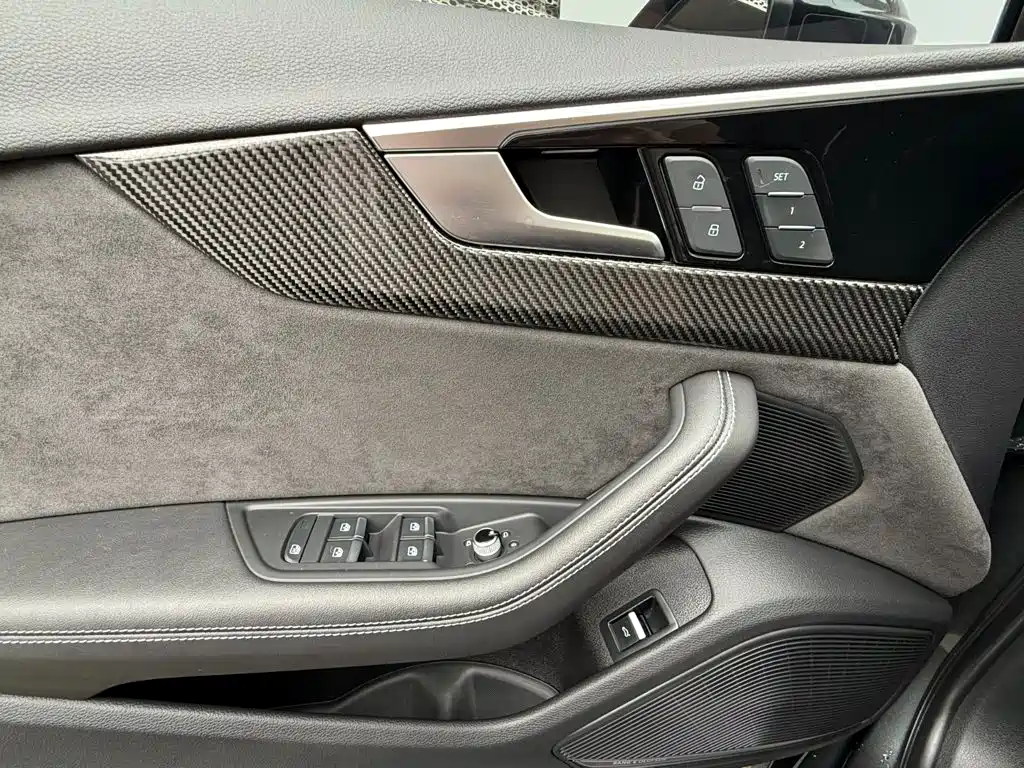Photo 10 - Audi A4L