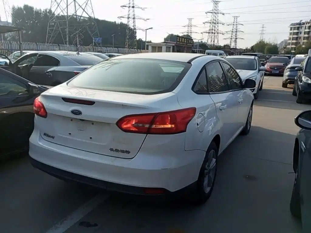 Фото 7 - Ford Focus