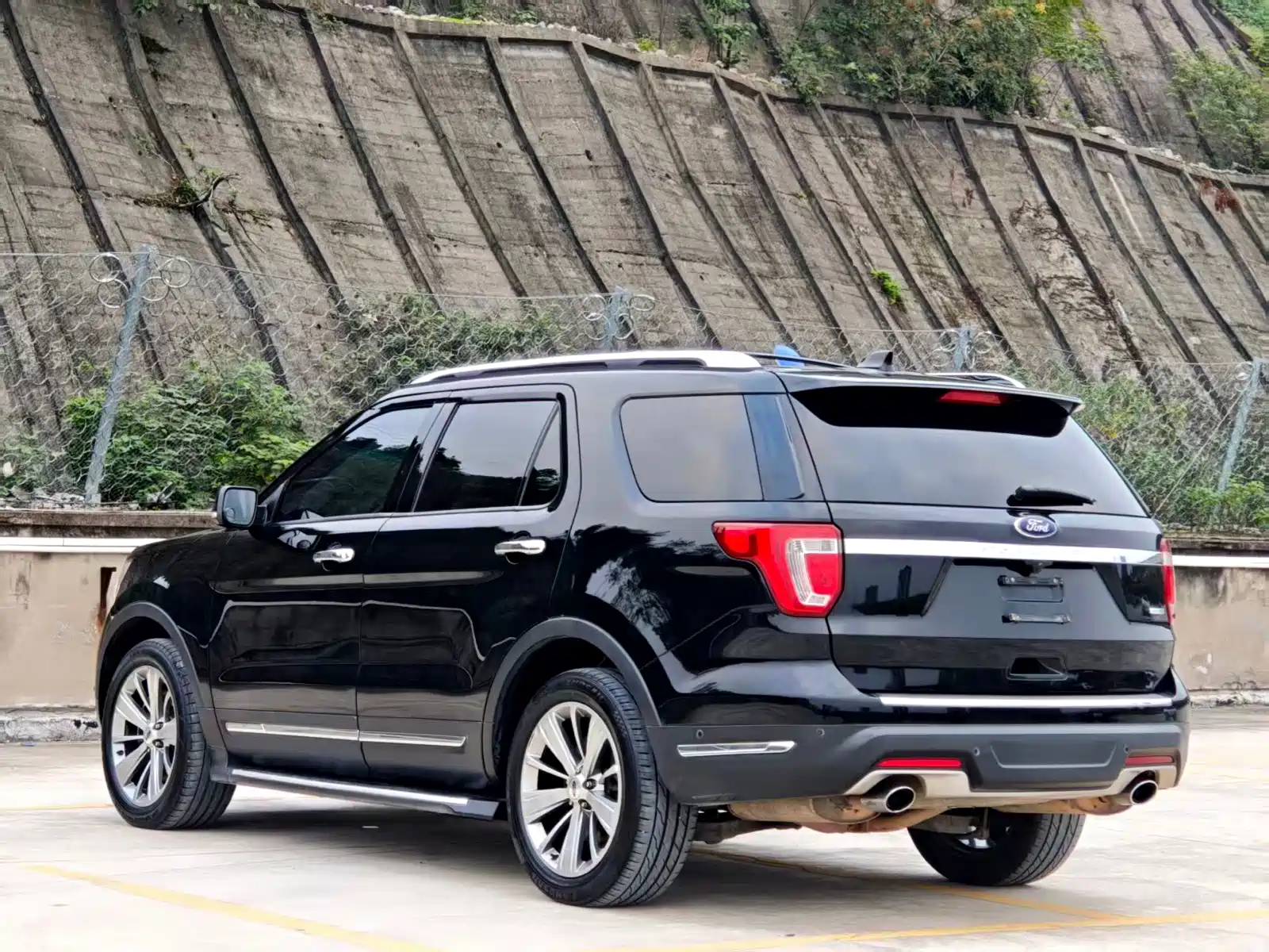 Фото 24 - Ford Explorer (Import)
